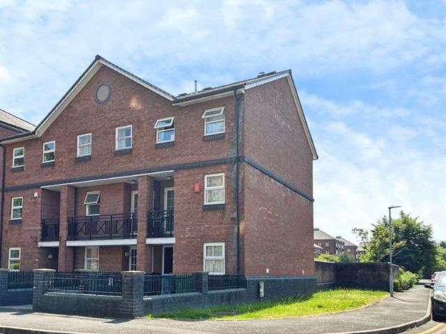 Townhouse for sale in Newtown, Falcon Lodge