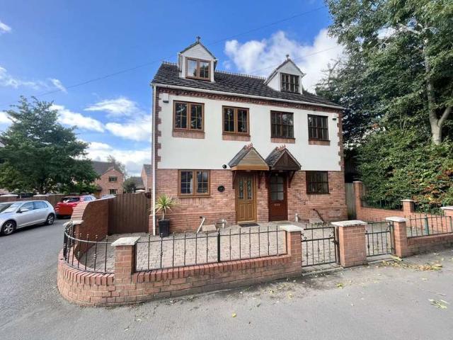 Townhouse for sale in Brierley Hill, West Midlands