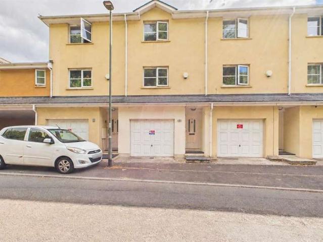 Townhouse for rent in Upton, Babbacombe