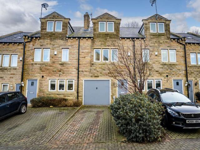 Townhouse for sale in Holmfirth, Calmlands Townhouse for sale in Holmfirth, Calmlands