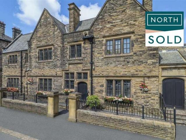 Townhouse for sale in Low Harrogate, Harrogate