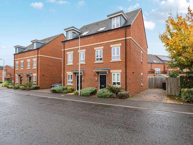 Townhouse for rent in West Berkshire