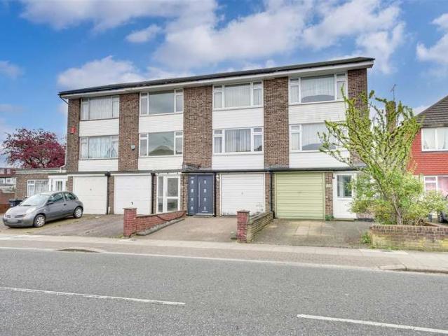 Townhouse for sale in Greater London