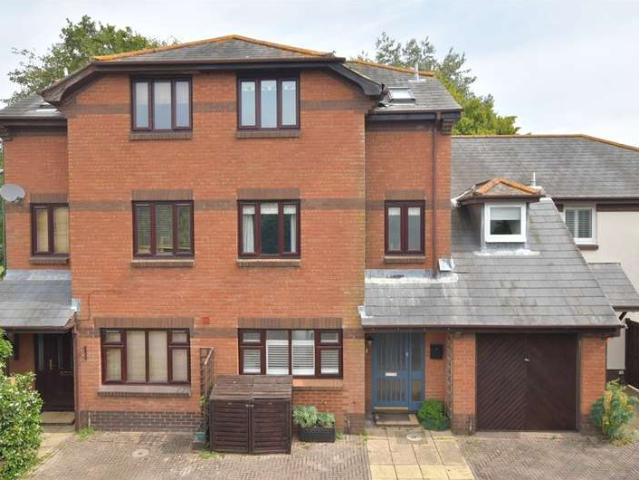 Townhouse for sale in Arundel, Clapham