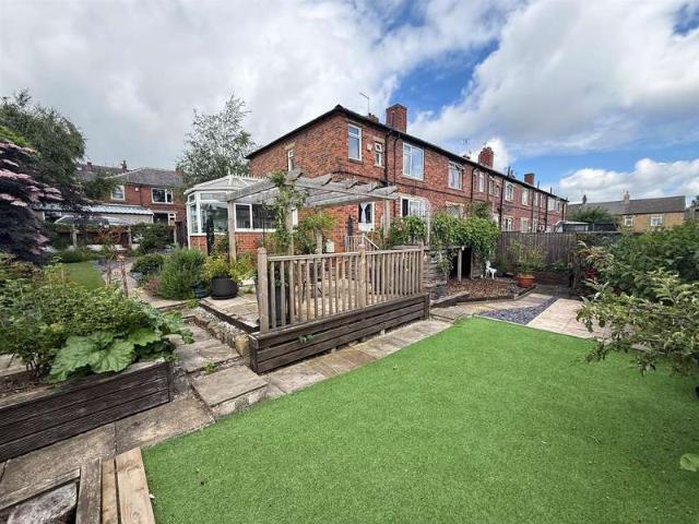 Townhouse for sale in Pudsey, West Yorkshire