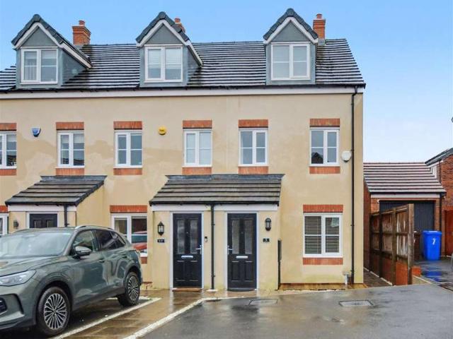 Townhouse for sale in Caldermill, East Midlands