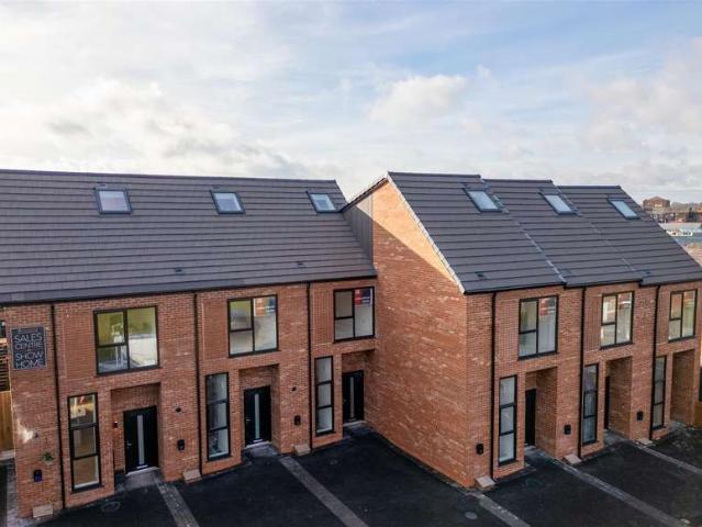 Townhouse for sale in Hurdsfield, Macclesfield