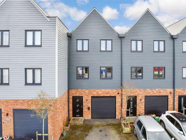 Townhouse for sale in Forstal, Midway