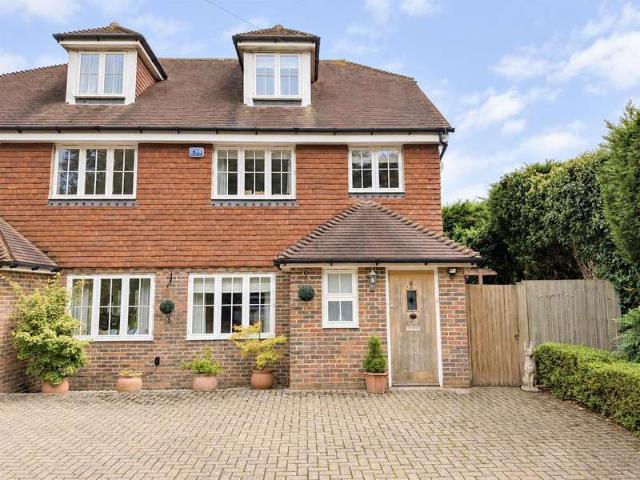 Townhouse for sale in Uckfield, Cross In Hand
