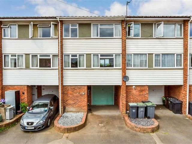 Townhouse for sale in Bourne Vale, Kent