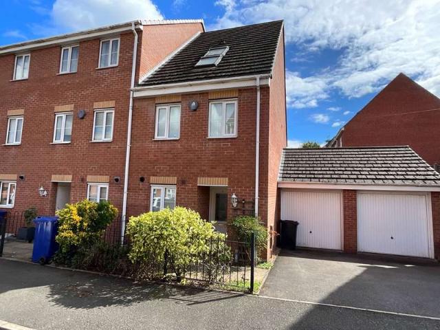 Townhouse for sale in Cradley, West Midlands