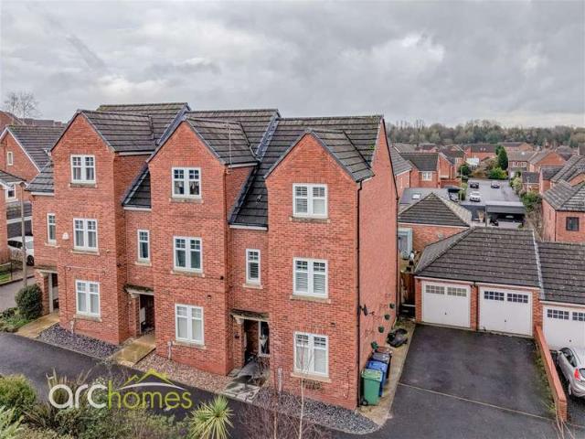 Townhouse for sale in Howe Bridge, Wigan