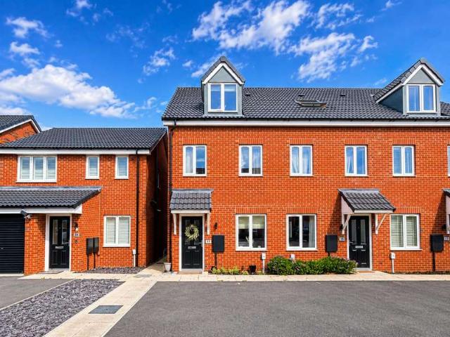Townhouse for sale in Gedling, East Midlands