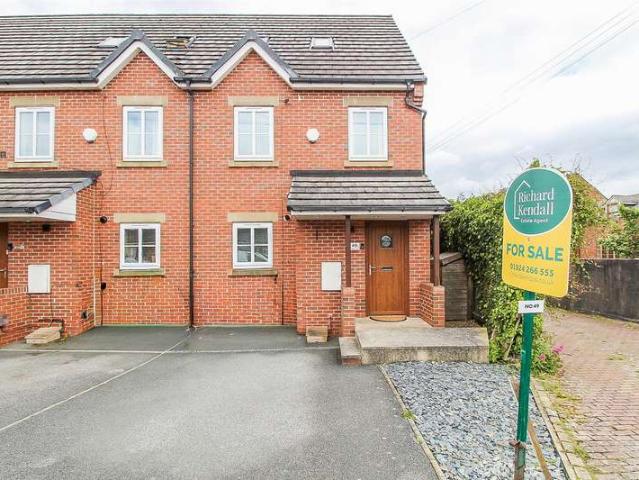 Townhouse for sale in Ossett, West Yorkshire