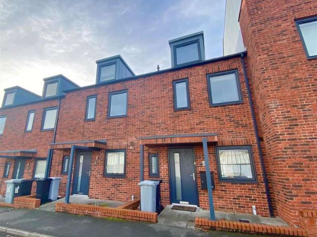 Townhouse for sale in Ivy Meade, Macclesfield
