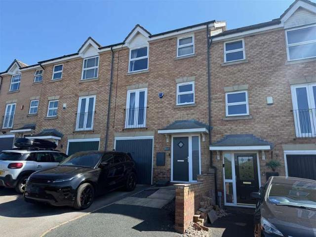 Townhouse for sale in Idle, West Yorkshire