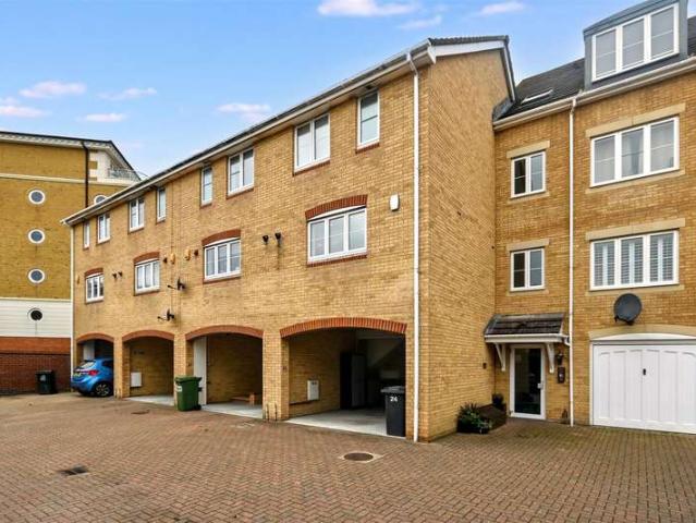 Townhouse for sale in Sovereign Harbour, Eastbourne