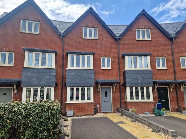 Townhouse for sale in Littleham, Budlake