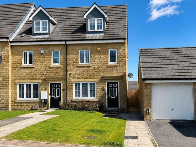Townhouse for sale in Idle, West Yorkshire