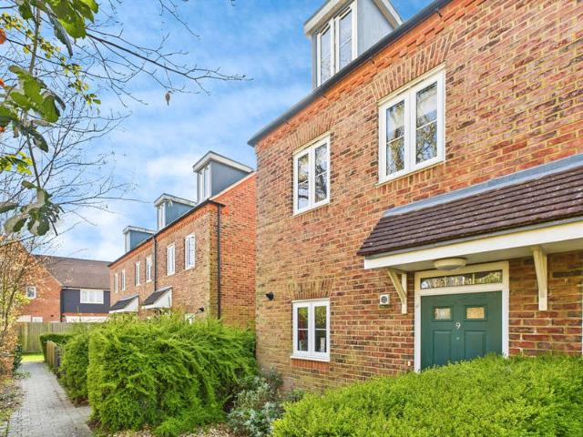 Townhouse for sale in Wickhurst Green, Horsham