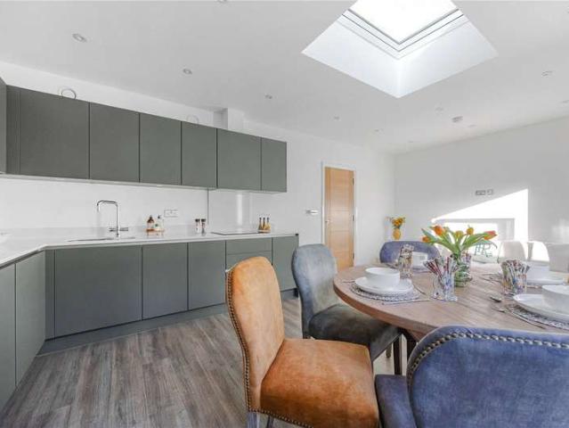 Townhouse for sale in Newtown, Reading
