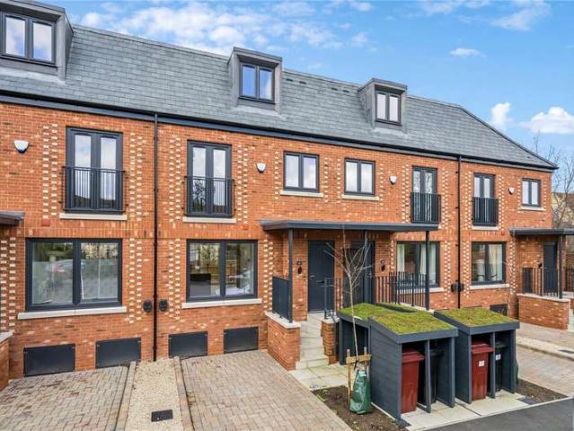 Townhouse for sale in Newtown, Reading