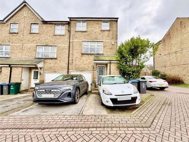 Townhouse for sale in Westwood Park, West Yorkshire