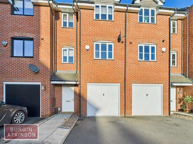 Townhouse for sale in Newtown, Costhorpe