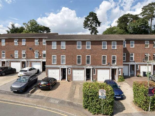 Townhouse for sale in Reffles Bridge, Red Hill