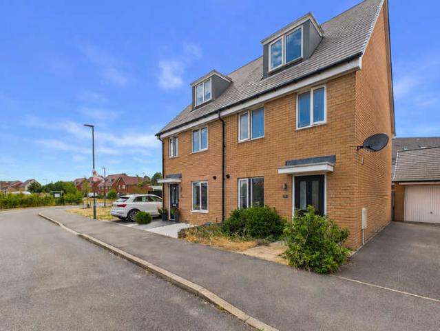 Townhouse for sale in Berryfield, Buckinghamshire