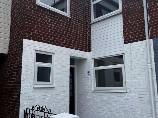 Townhouse for rent in Knotty Ash, Calderstones