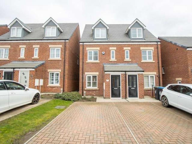 Townhouse for sale in Sherburn Village, Sherburn