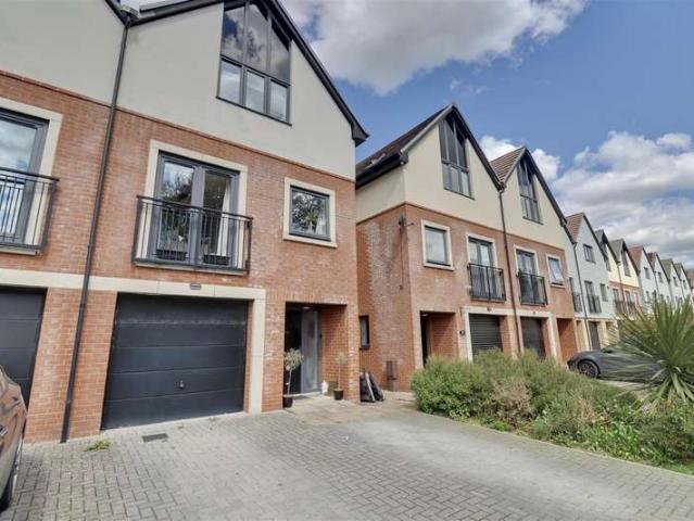 Townhouse for sale in Port Solent, City Of Portsmouth