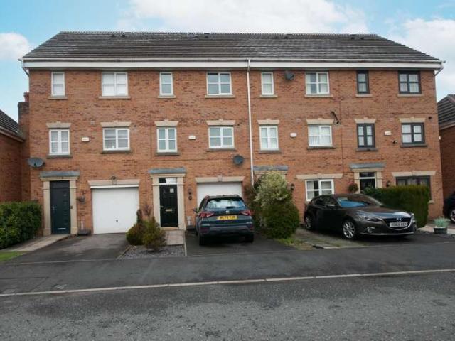 Townhouse for sale in Outwood Gate, Bury