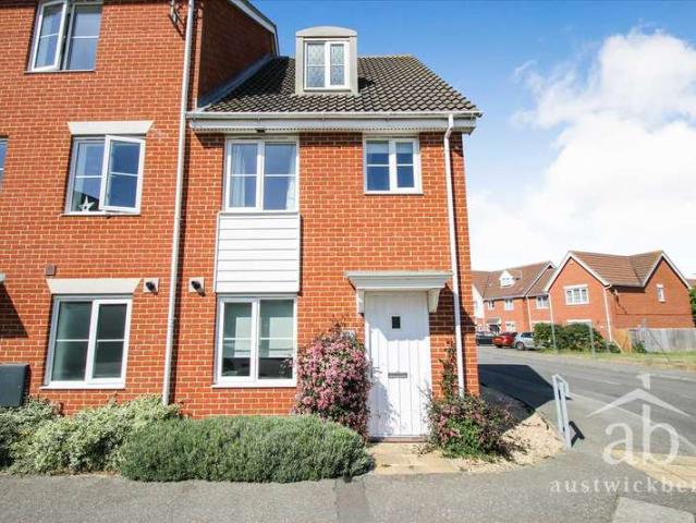 Townhouse for rent in Grange Farm, East Suffolk