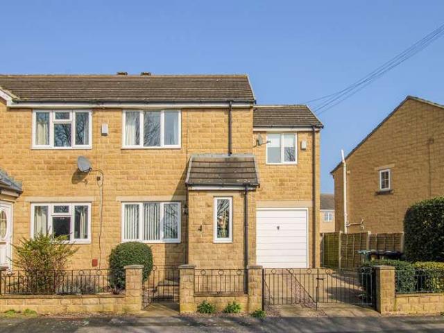 Townhouse for sale in West Yorkshire