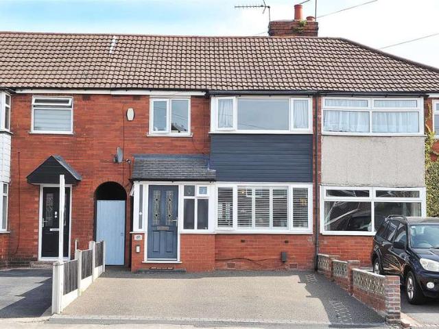 Townhouse for sale in Higher Irlam, Salford
