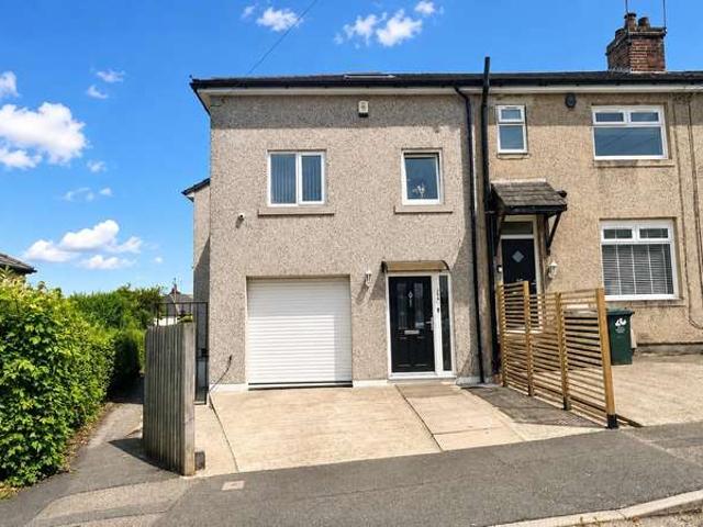 Townhouse for sale in Baildon, West Yorkshire