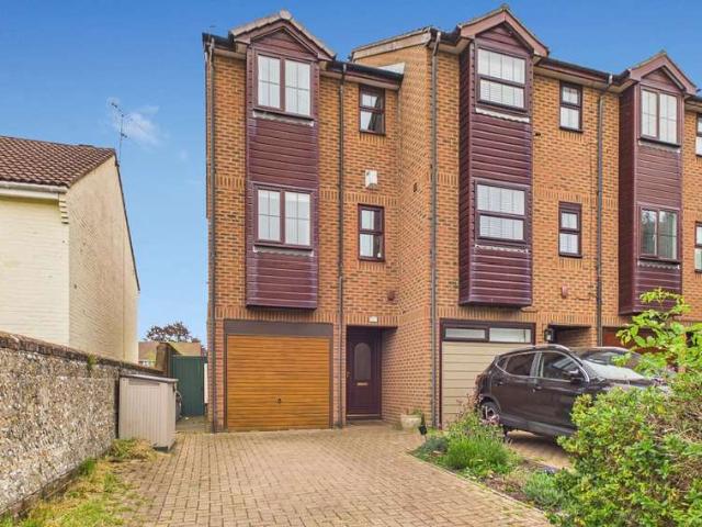 Townhouse for sale in West Worthing, Worthing