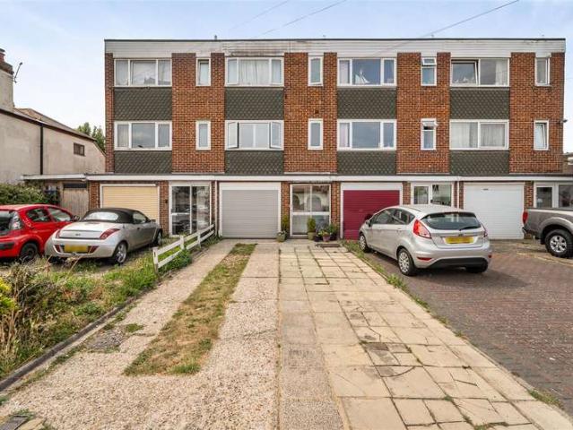 Townhouse for sale in Lee-on-the-Solent, Middlecroft