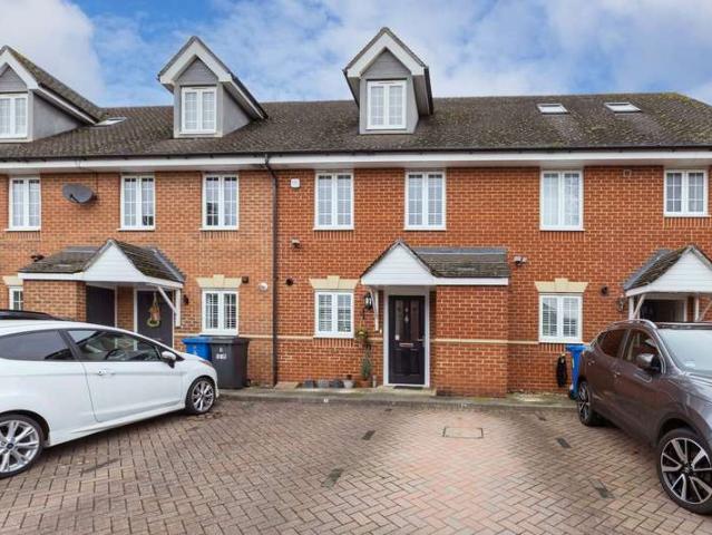 Townhouse for sale in Cox Green, Maidenhead