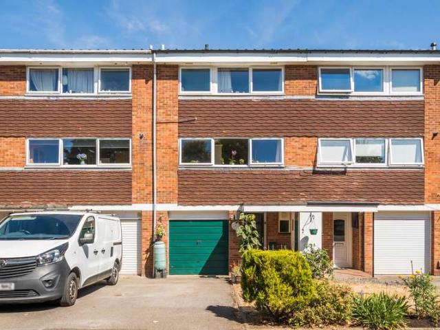 Townhouse for sale in Lower Halliford, Surrey