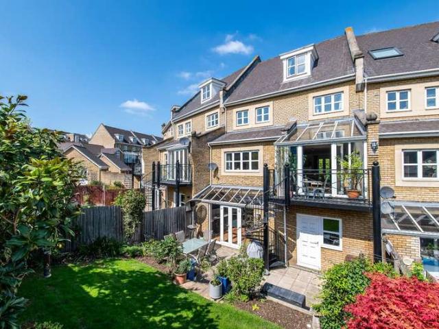 Townhouse for sale in Worcester Park Estate, Monks Orchard