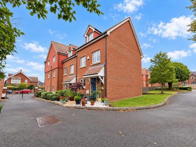 Townhouse for sale in Upperton, Eastbourne