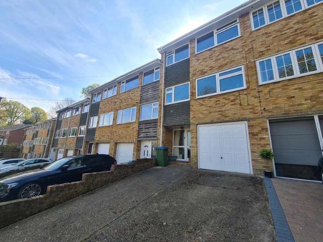 Townhouse for rent in Harefield, City Of Southampton