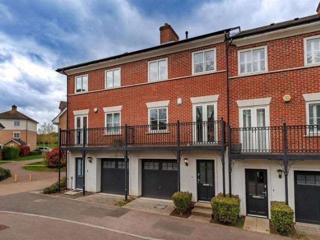 Townhouse for sale in Ivy Chimneys, Epping