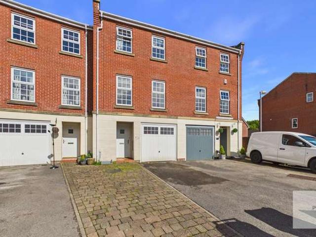 Townhouse for sale in Chesham, Bury