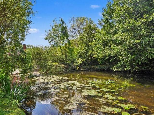 Townhouse for rent in Milverton, Green Close