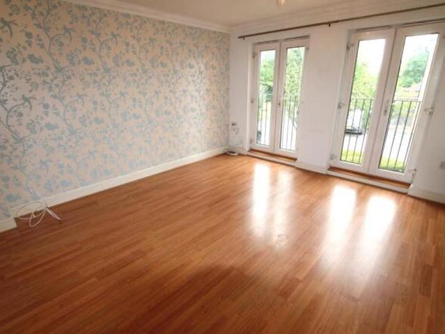 Townhouse for rent in Kennington Lees, Ashford