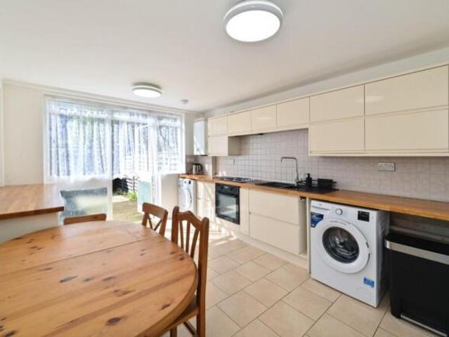 Townhouse for rent in Cat Hill